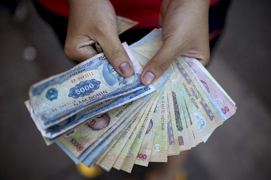 How to Exchange Currency in Vietnam - TNK Travel