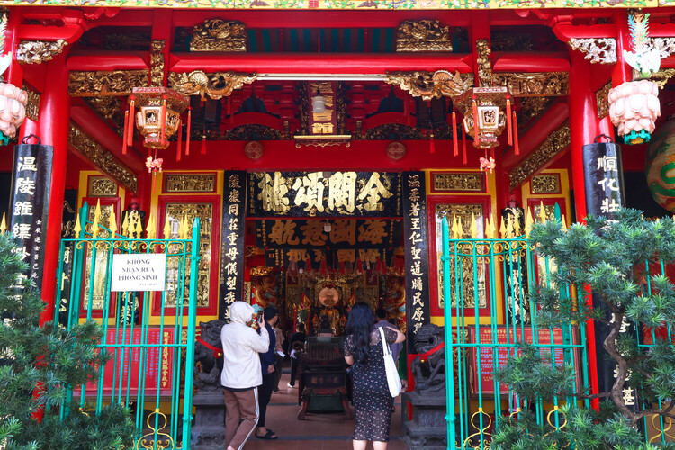 Nhi Phu Temple