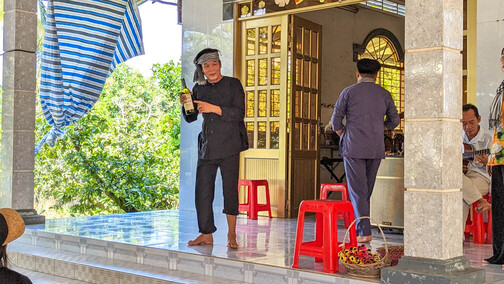 Listening Vietnamese folk music	